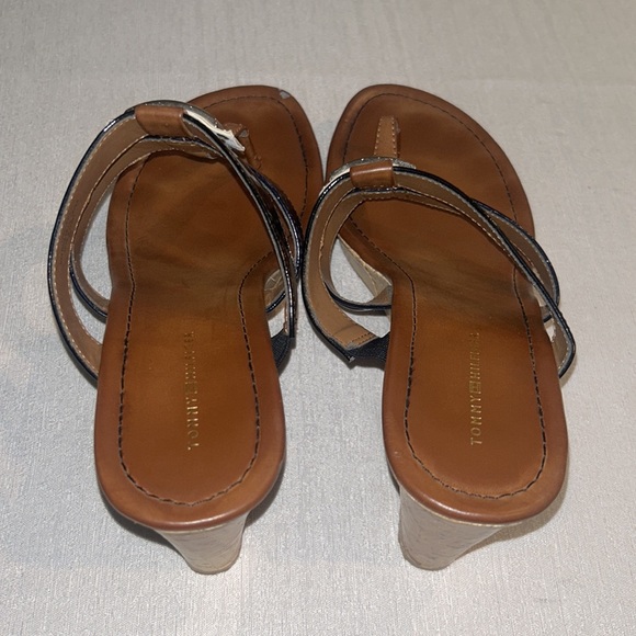 Tommy Hilfiger Women’s Wedges w/ Black Strap Size 9 Amazing condition - Picture 13 of 15
